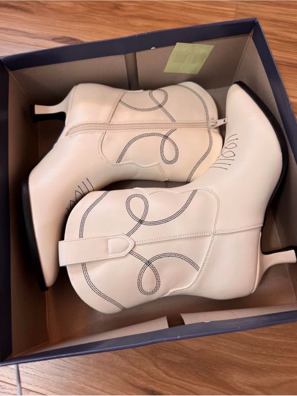 Universal Thread White cowgirl booties 7.5